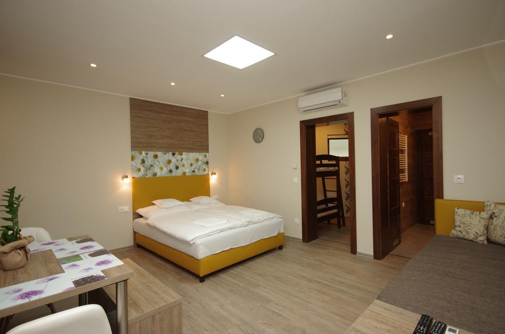Mosoly Deluxe Apartman Gyula Exterior photo