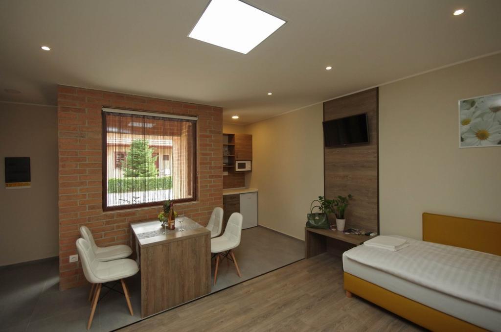 Mosoly Deluxe Apartman Gyula Exterior photo